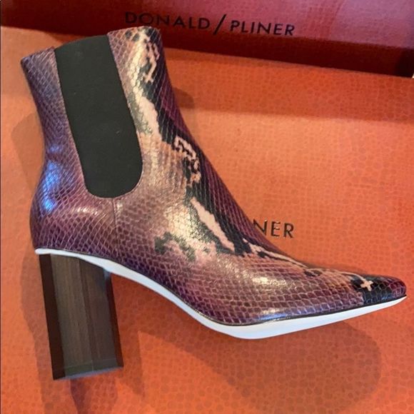 New Donald Pilner LAILA2 Boots plum. - Picture 4 of 7